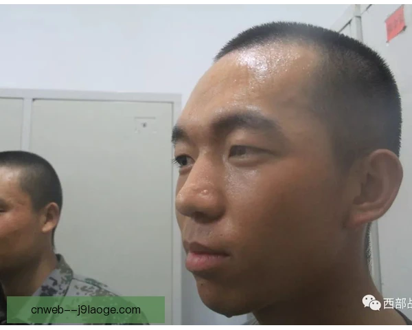某年轻队长钻研技术录像，比赛阅读能力提升